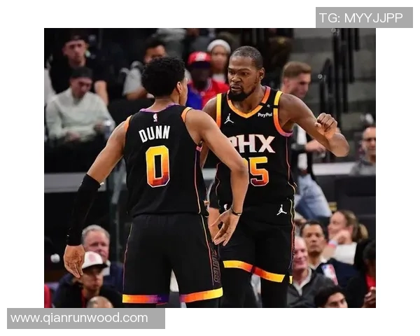 爵士主场大胜太阳，米切尔展现超凡得分